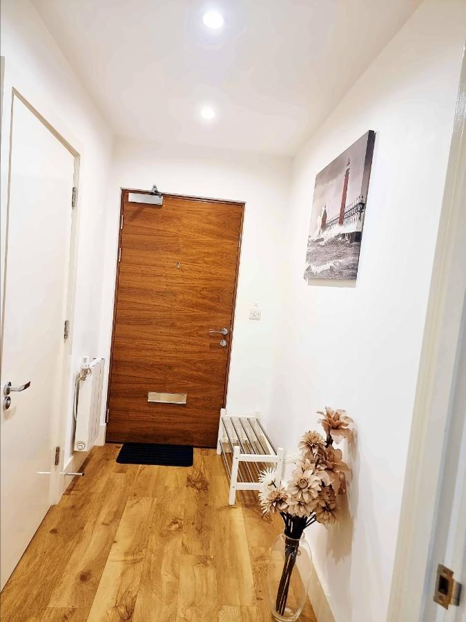 Your Riverside Home 2 With Private Balcony Londra Dış mekan fotoğraf