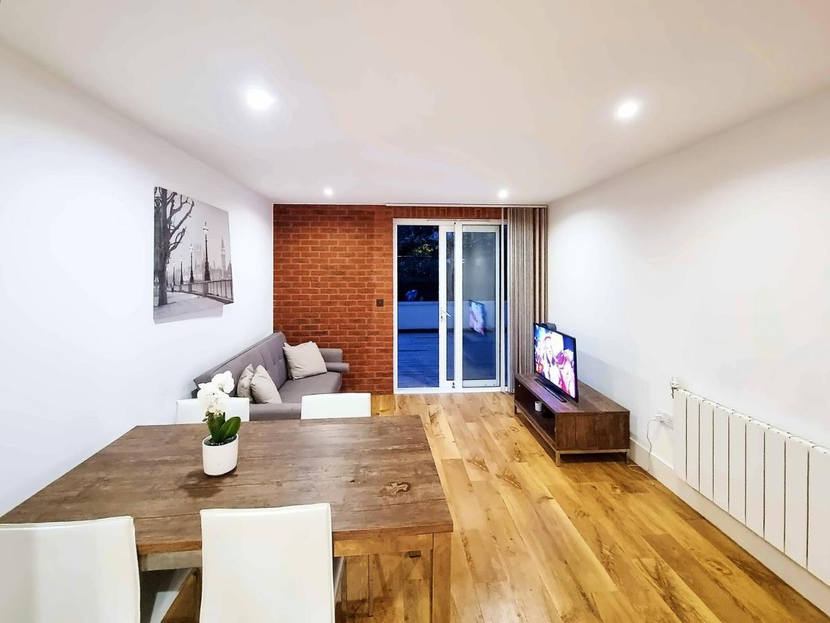Your Riverside Home 2 With Private Balcony Londra Dış mekan fotoğraf